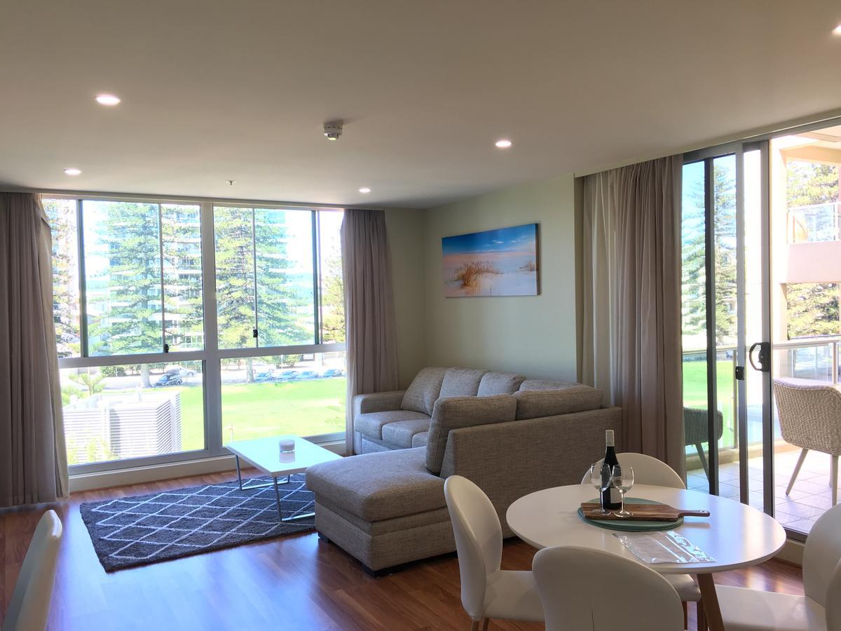 Beachside Luxury Apartments One & Two Bedroom In Beachfront Oaks Pier Building Glenelg Exterior photo
