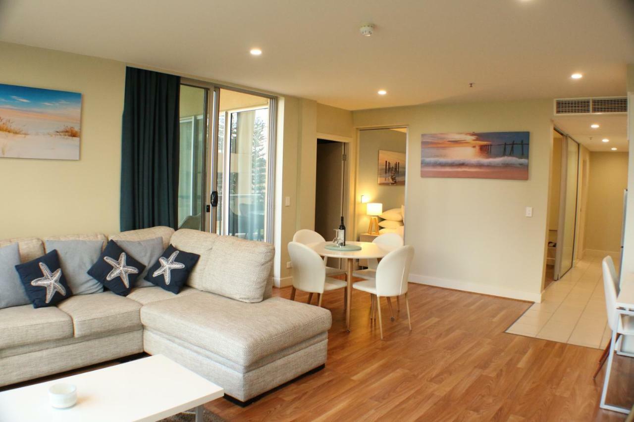Beachside Luxury Apartments One & Two Bedroom In Beachfront Oaks Pier Building Glenelg Exterior photo